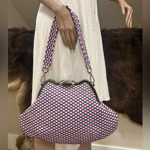 Original design! Unique Handmade Woven Lambskin Custom Metal Frame Boho Handbag - Picture 4 of 16